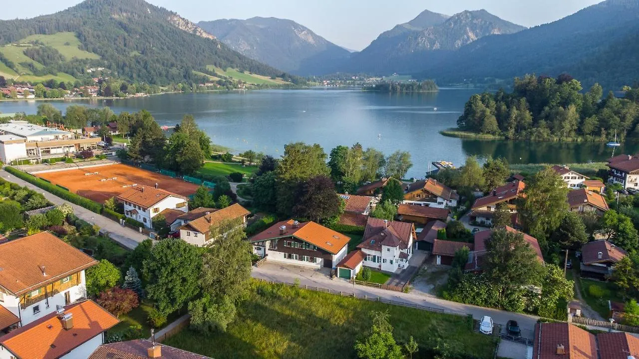 Villa Schmuckstück am See mit schnellem WLAN, Sauna, Kamin&Fitness Schliersee