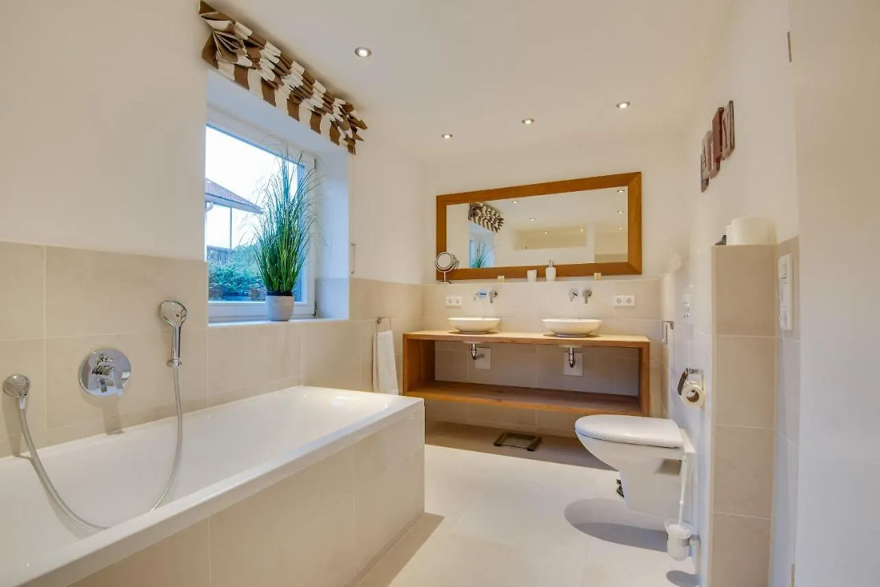 Villa Schmuckstück am See mit schnellem WLAN, Sauna, Kamin&Fitness Schliersee