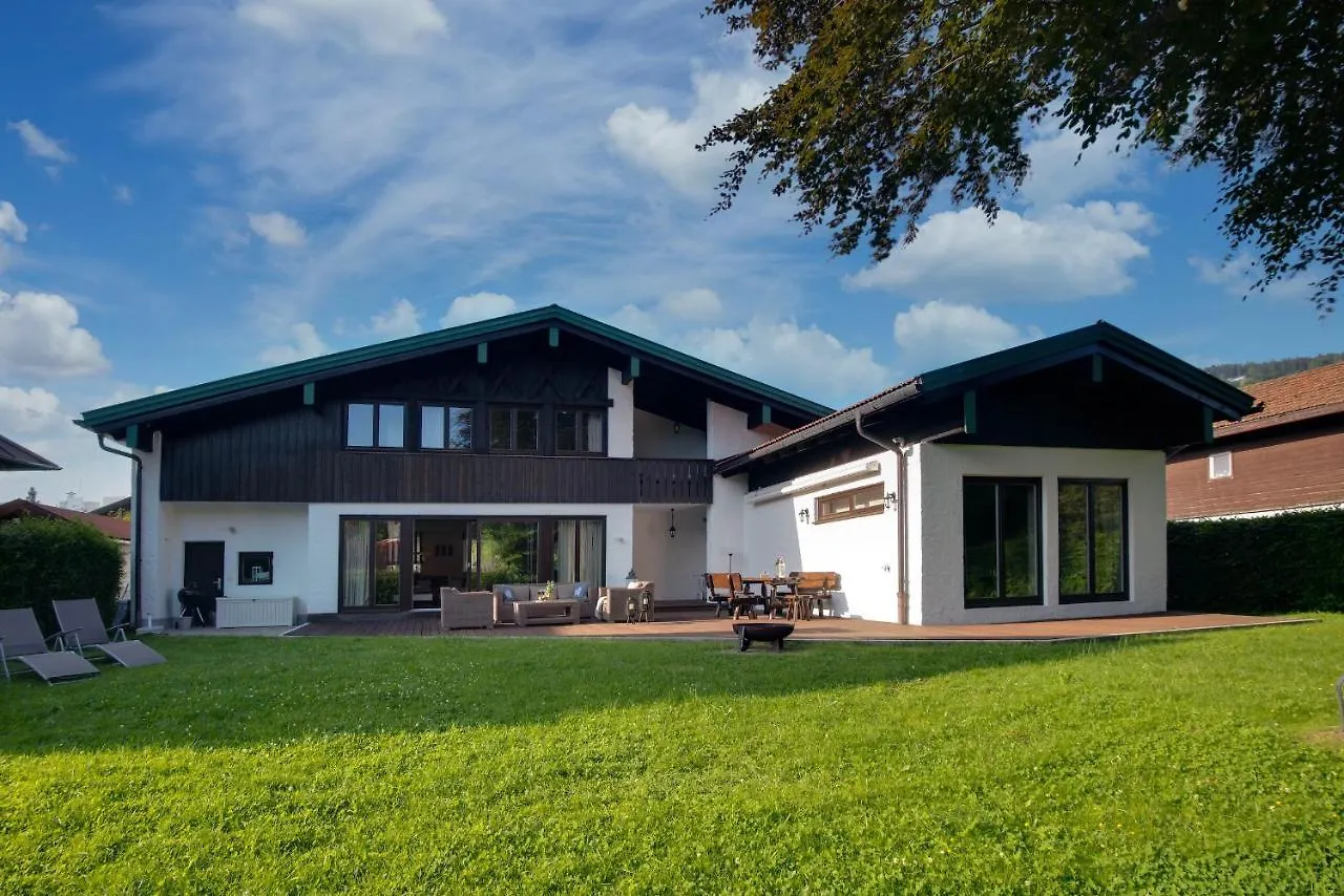 Schmuckstück am See mit schnellem WLAN, Sauna, Kamin&Fitness Schliersee